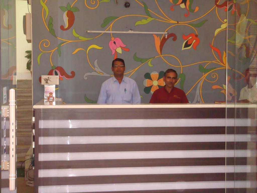 Hotel Golden Deluxe Jaipur Eksteriør billede