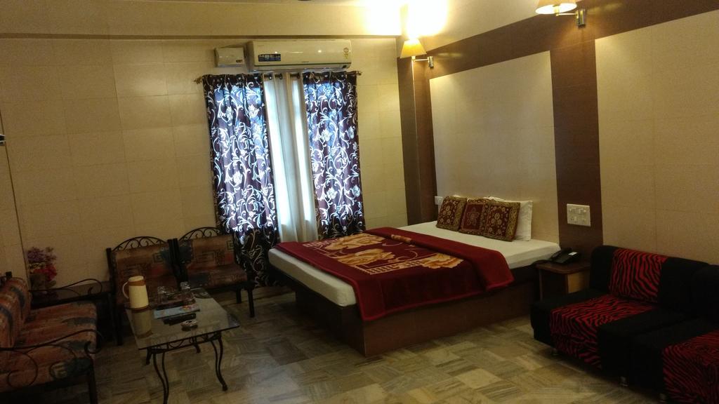 Hotel Golden Deluxe Jaipur Eksteriør billede