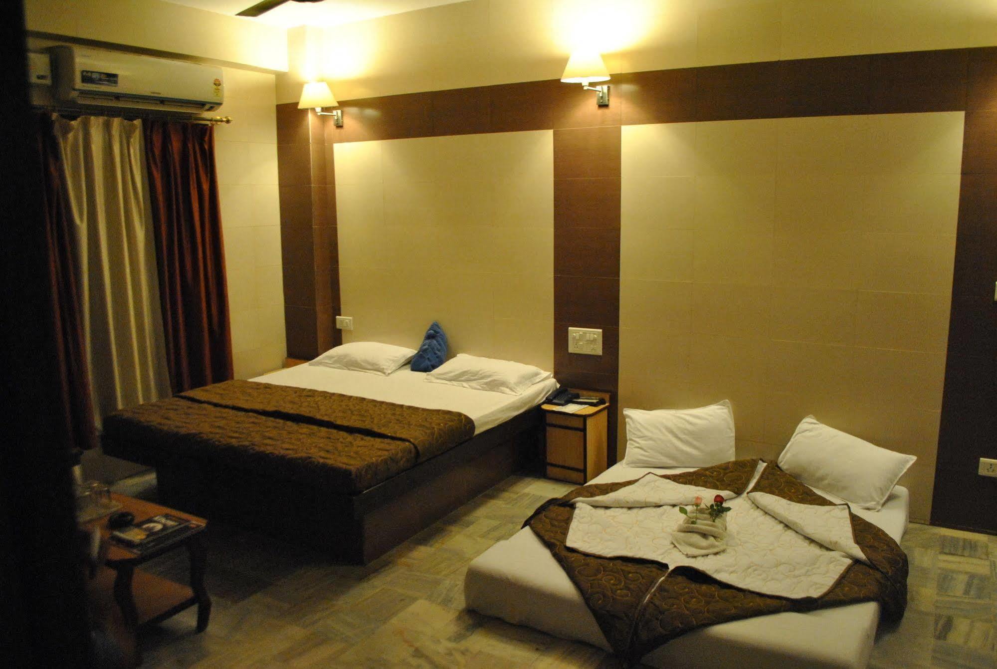 Hotel Golden Deluxe Jaipur Eksteriør billede