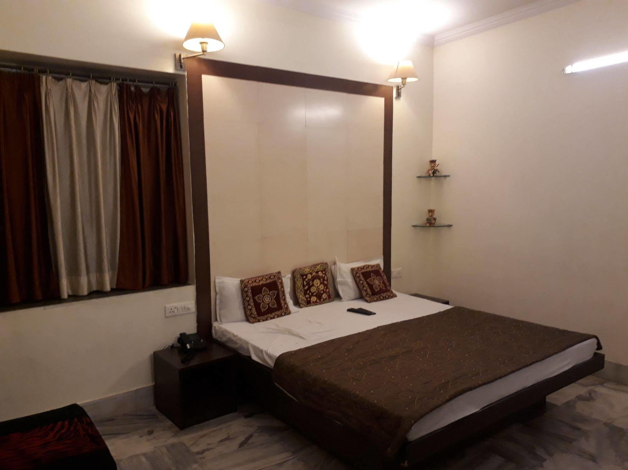 Hotel Golden Deluxe Jaipur Eksteriør billede