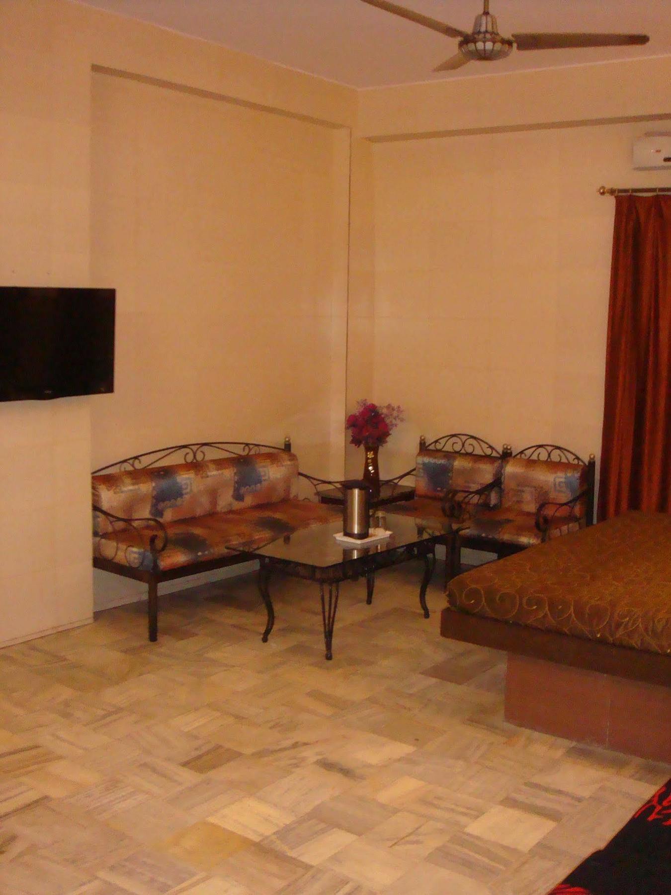 Hotel Golden Deluxe Jaipur Eksteriør billede